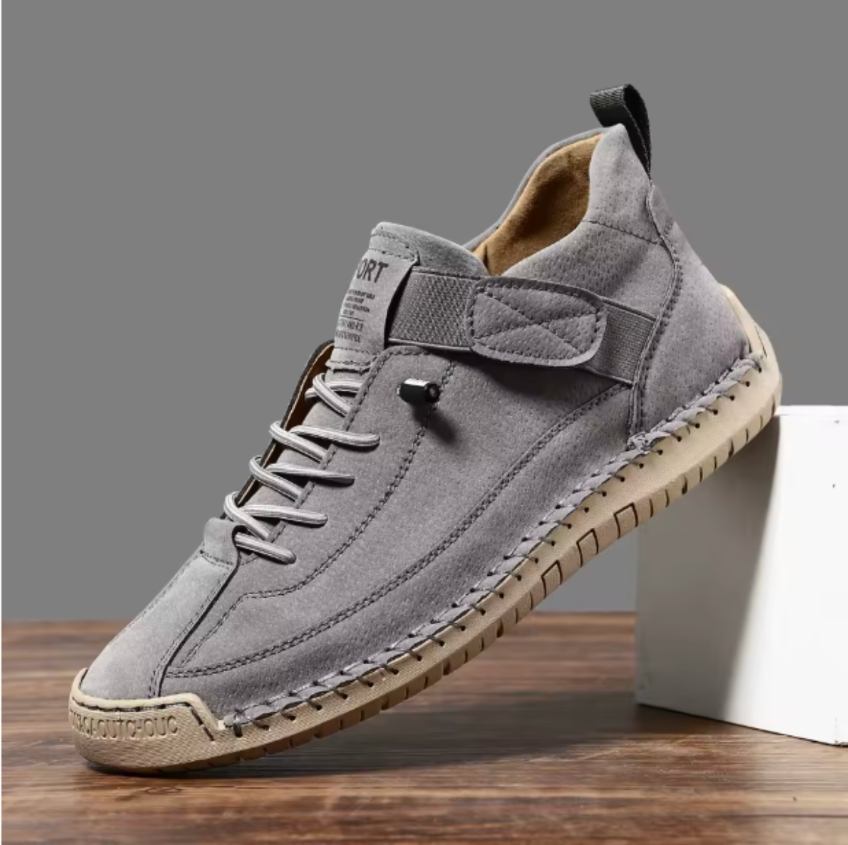 Sneakers met elastische band en klittenbandsluiting