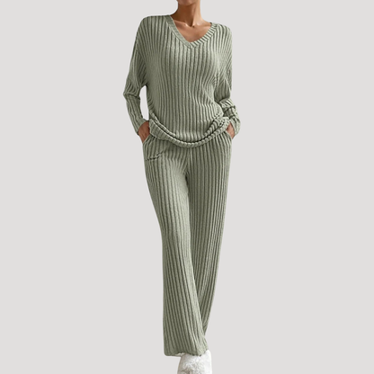 Gebreide set met V-hals en wijde broek