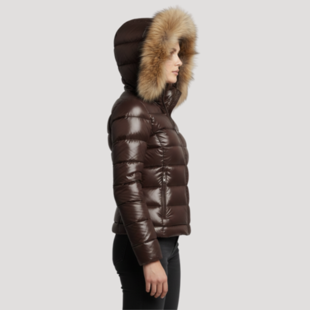 Glanzende jas met capuchon en imitatiebontrand