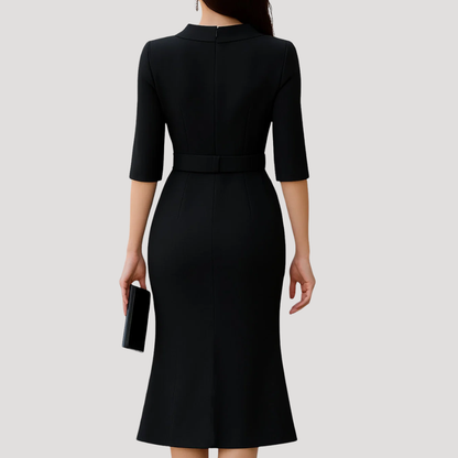 Getailleerde midi-jurk met riem