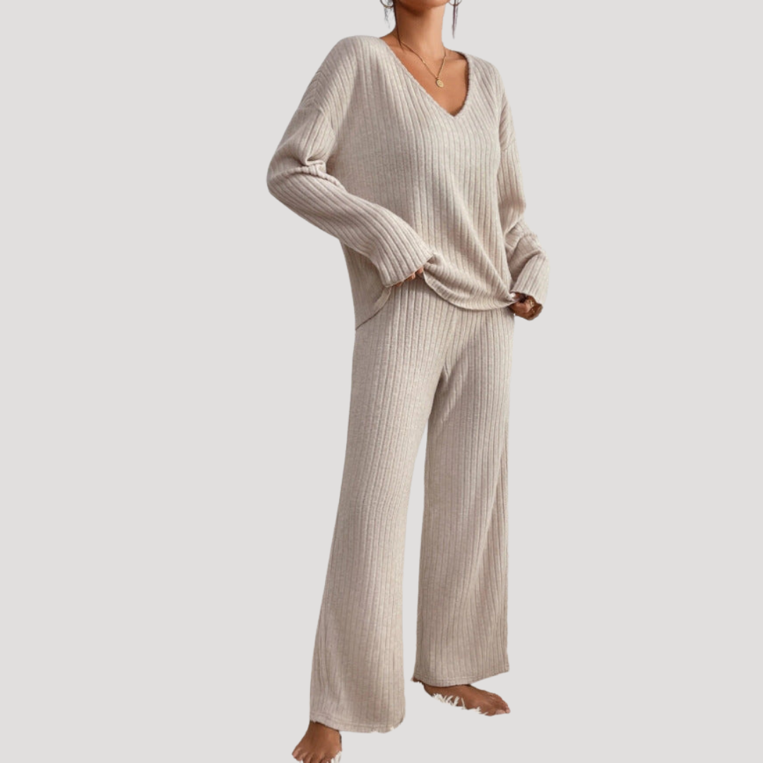 Gebreide set met V-hals en wijde broek