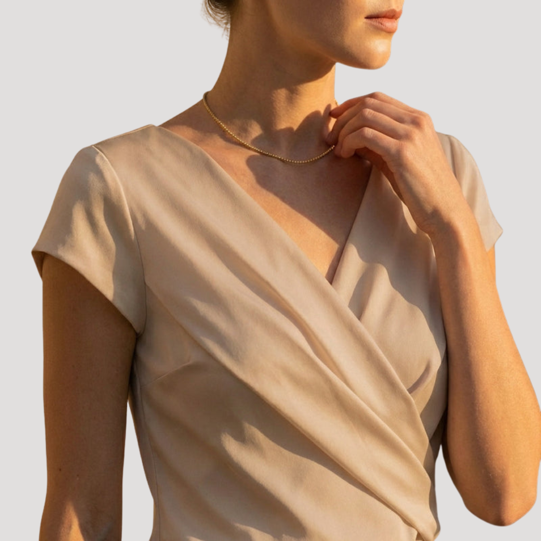 Soepel vallende blouse met V-hals en korte mouwen
