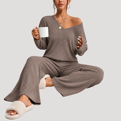 Gebreide set met V-hals en wijde broek