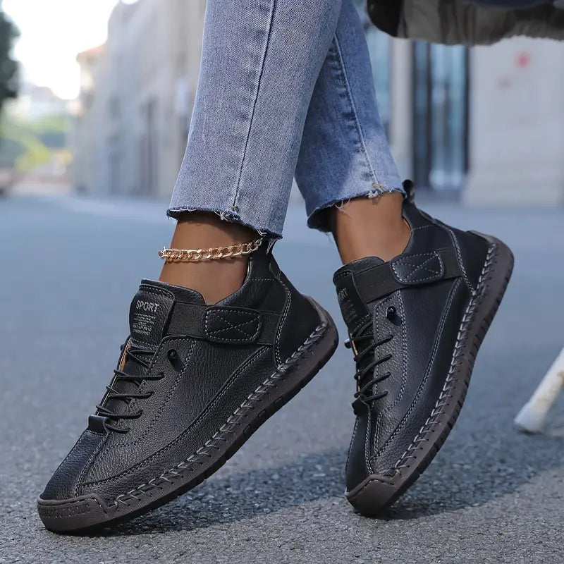 Sneakers met elastische band en klittenbandsluiting