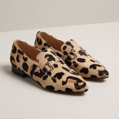 Loafers met luipaardprint en metalen detail
