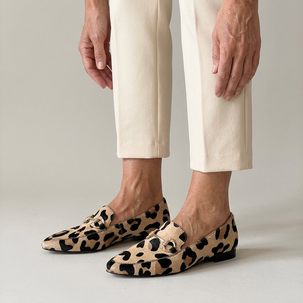 Loafers met luipaardprint en metalen detail