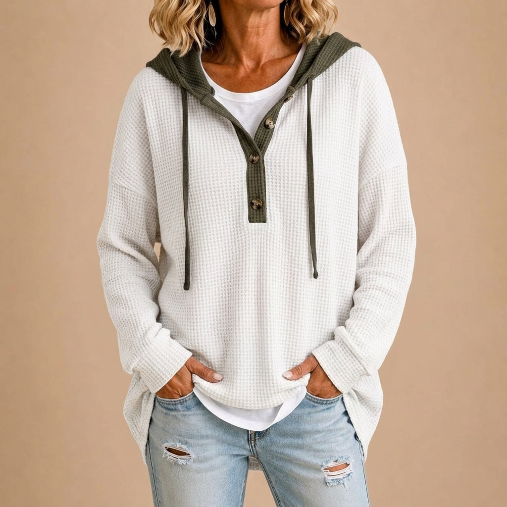 Gebreide poncho met capuchon en knopen