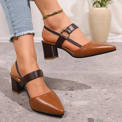 Pumps met gouden ring en blokhak