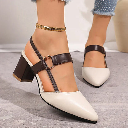 Pumps met gouden ring en blokhak